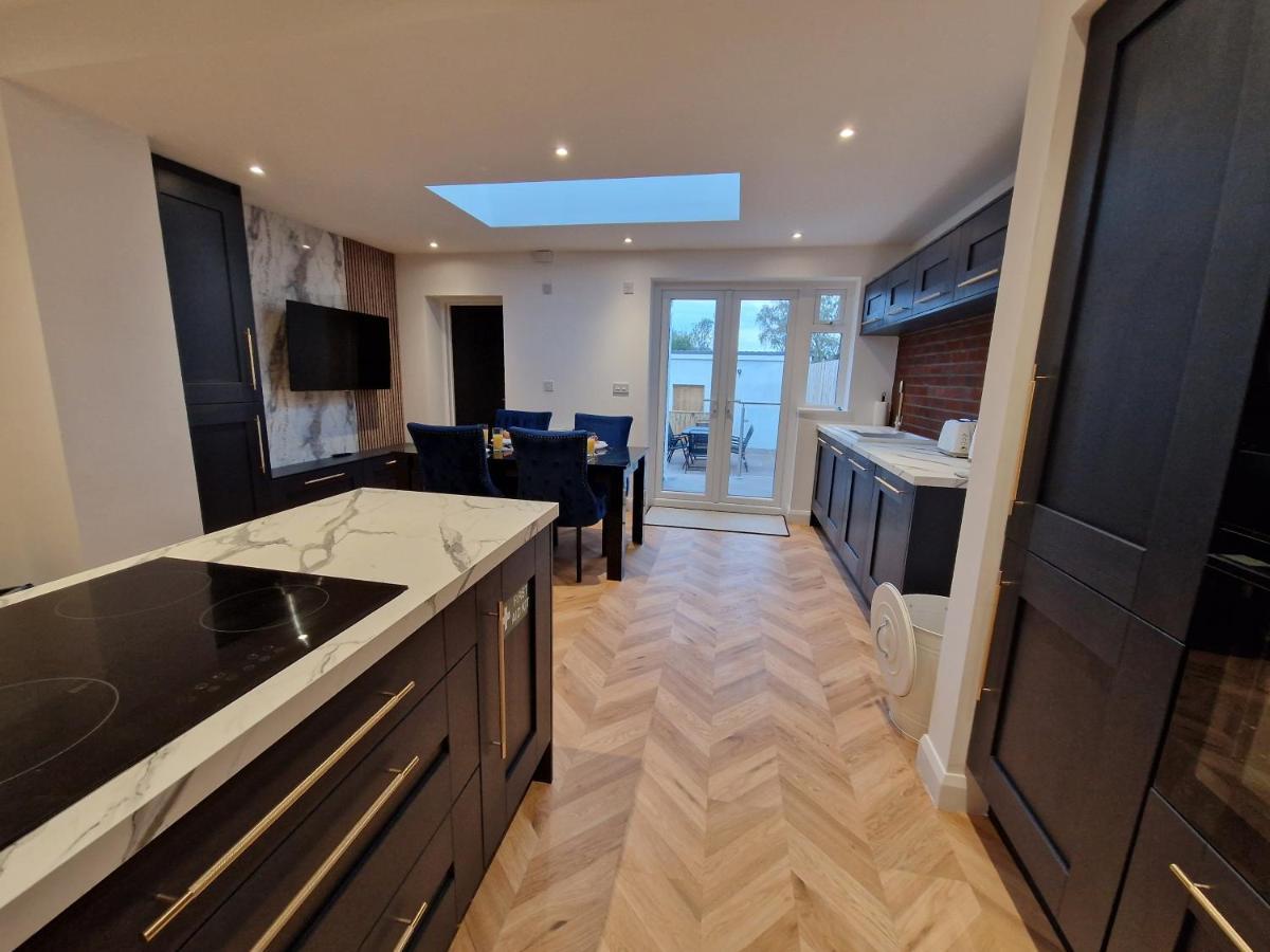 3 Bedroom Stylish Home Merthyr Merthyr Tydfil Esterno foto